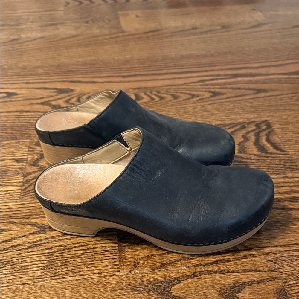 Black Leather Women's Clogs